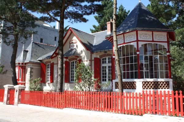une belle villa d'époque à la Baule derrière le front de mer